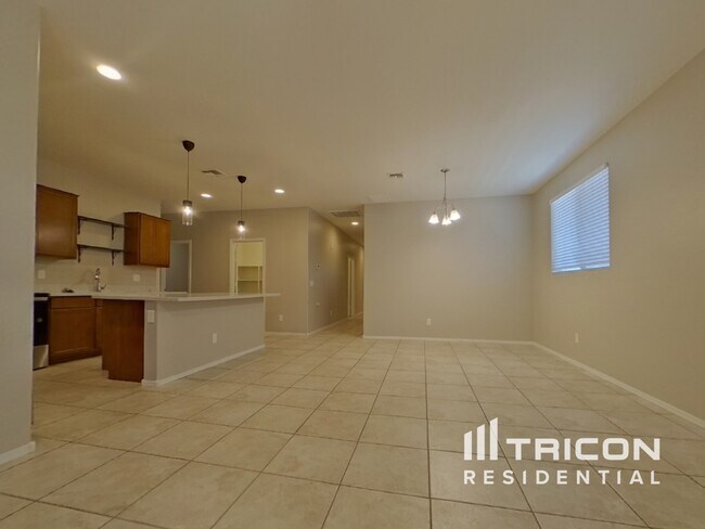 Foto del edificio - 7343 W Hughes Dr