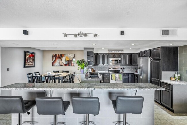 Foto del edificio - 7940 E Camelback Rd