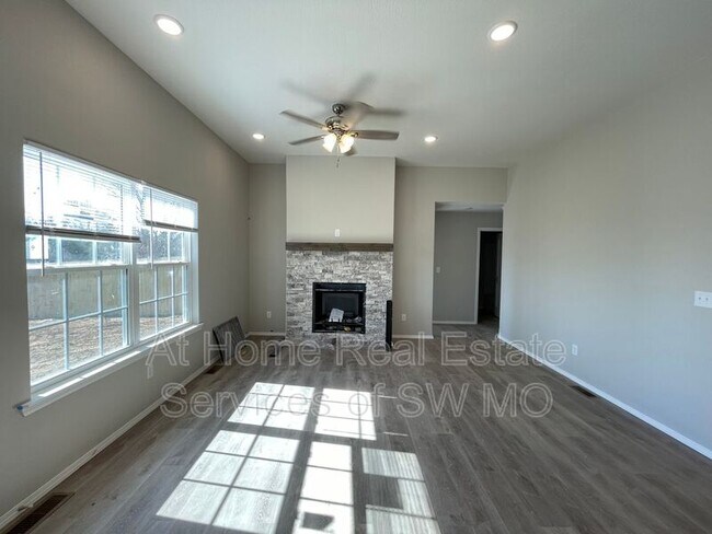 Foto del edificio - 234 W Hickory Hls St