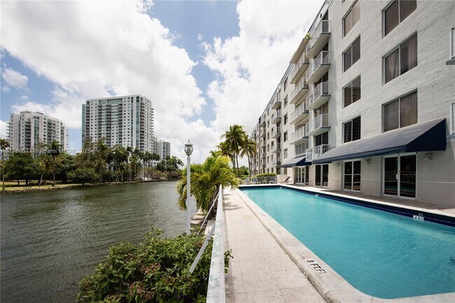 Foto del edificio - 1720 NW N River Dr