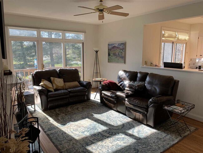 Foto del edificio - 3345 Kirkwood Ct