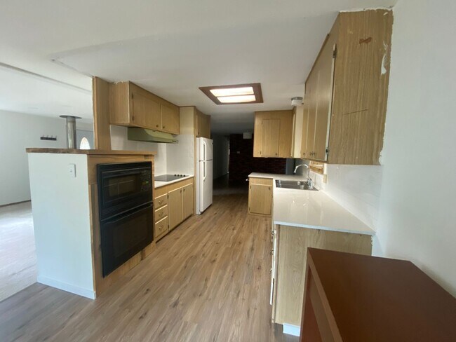Foto del edificio - Private Home - Three Bedroom Two Bath Room...