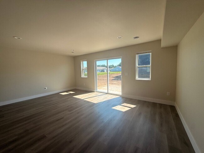 Foto del edificio - 3040 Bennington Pl