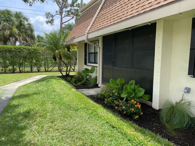 Foto del edificio - 104 Half Moon Cir