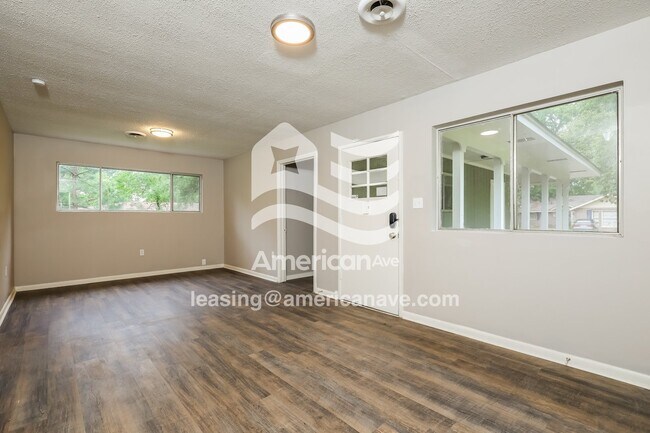 Building Photo - 380 Queen Julianna Ln