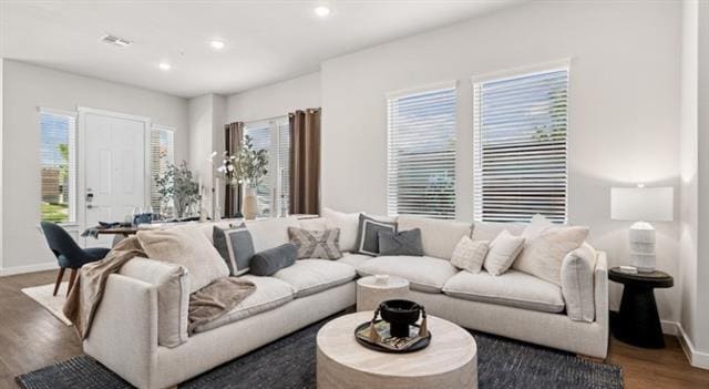 Building Photo - 2600 N Lake Forest Dr