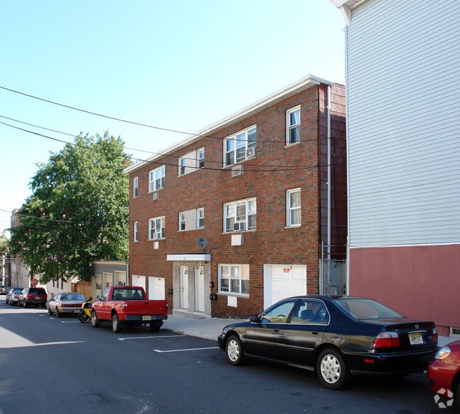 Building Photo - 7008 Hudson Ave