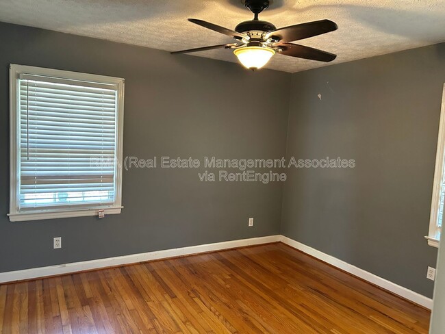 Building Photo - 1133 E College St