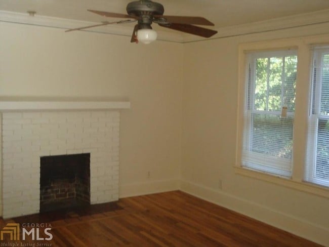 Building Photo - 1006 Pecan St