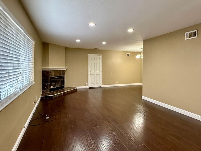 Foto del edificio - Remodeled 5 Bedroom 3 Bath Home in Desirable West San Jose Neighborhood