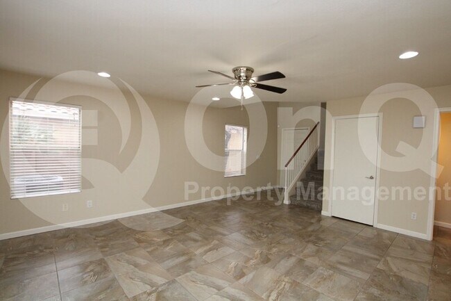 Building Photo - 1132 W Bluebird Dr