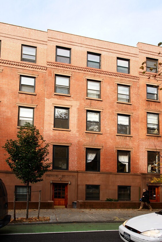 Building Photo - 256 Henry St