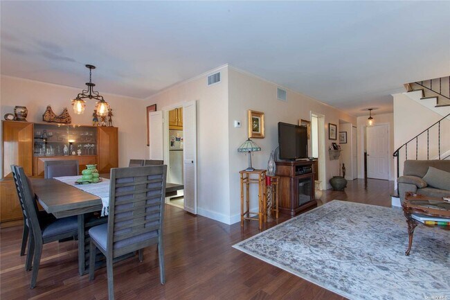 Building Photo - 401 Gotham Ct N