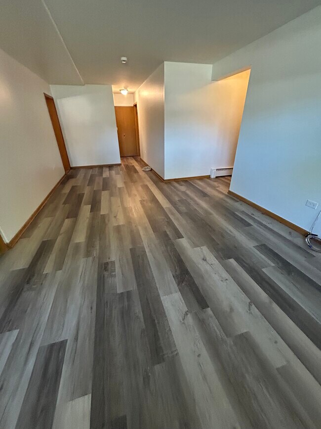 Foto del edificio - 8057 W Churchill Ave