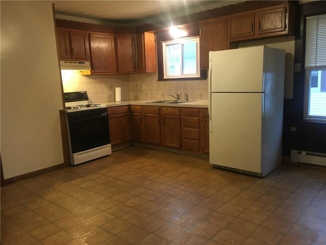 Building Photo - 113 Hunts Ave