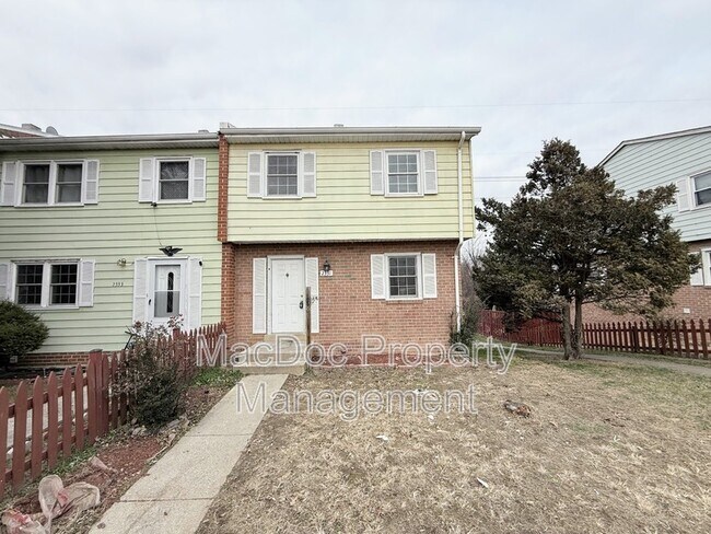 Foto del edificio - 2331 McClellan Ct