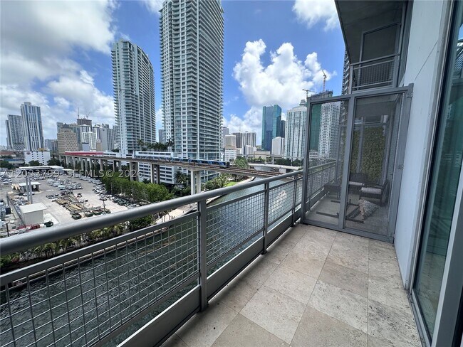 Building Photo - 690 SW 1st Ct