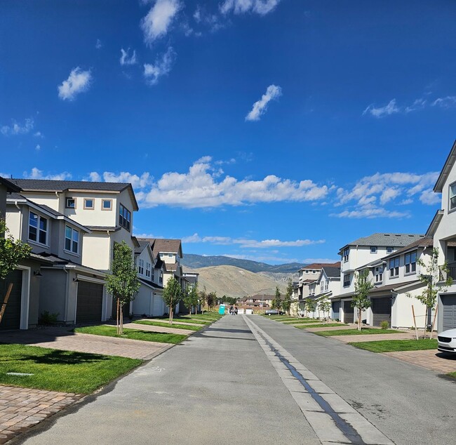 Building Photo - New 2022 Home on Little Lane