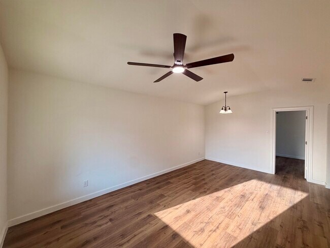 Foto del edificio - 3405 S Louisiana Ave