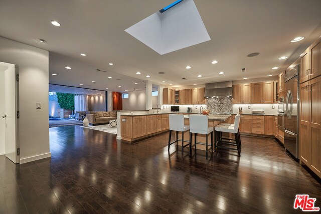 Building Photo - 845 N Las Palmas Ave