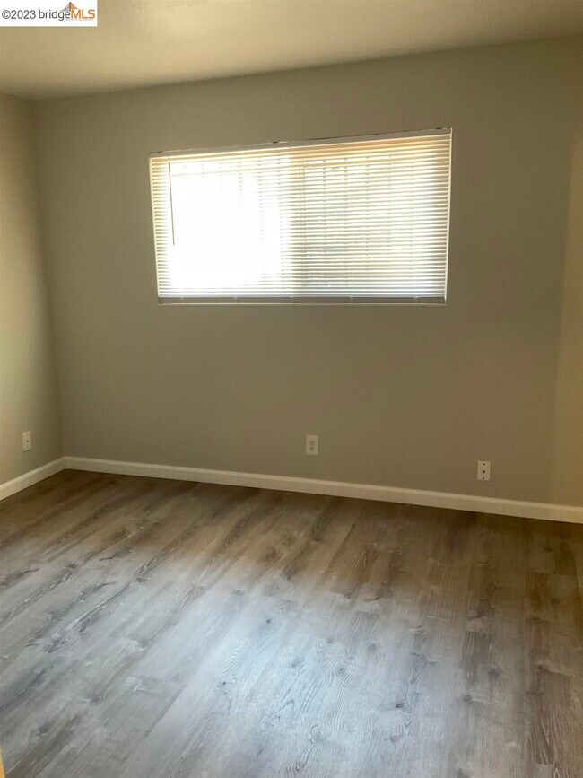 Building Photo - 2121 Lemontree Way