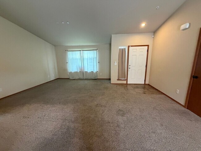 Building Photo - Now renting 3 bedroom House
