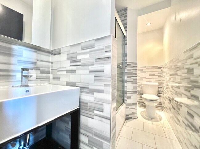 Foto del edificio - 953 Columbus Ave