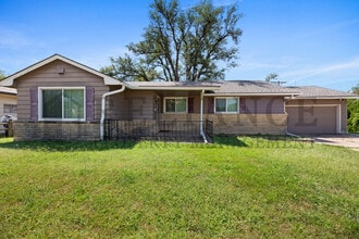 Building Photo - 8403 E Gilbert St