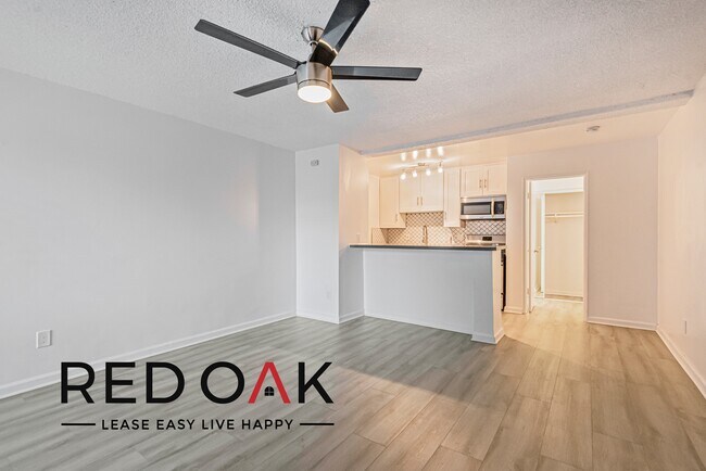 Foto del edificio - ~1 Month FREE~ Fantastic, Newly-Remodeled ...