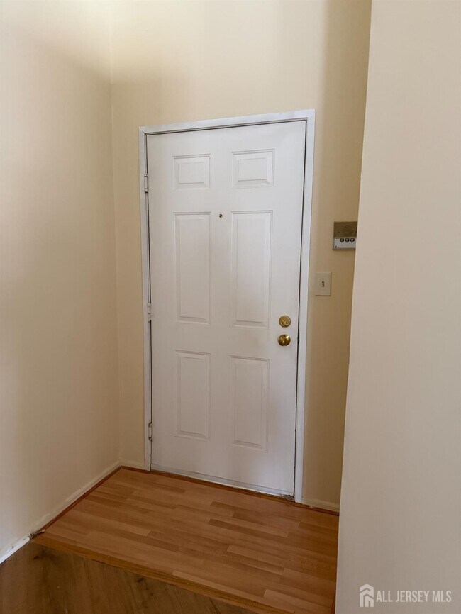 Building Photo - 5083 Beech Ct