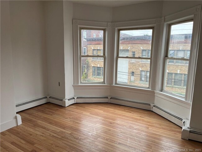 Building Photo - 1080 Pembroke St