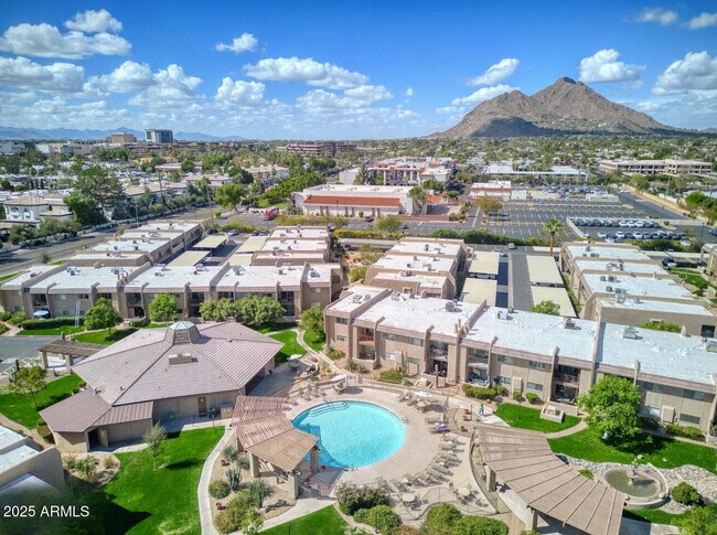 Foto del edificio - 7436 E Chaparral Rd