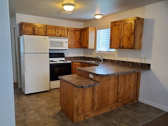 Building Photo - 1430 Cambridge Dr