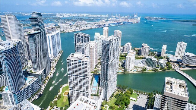 Foto del edificio - 495 Brickell Ave
