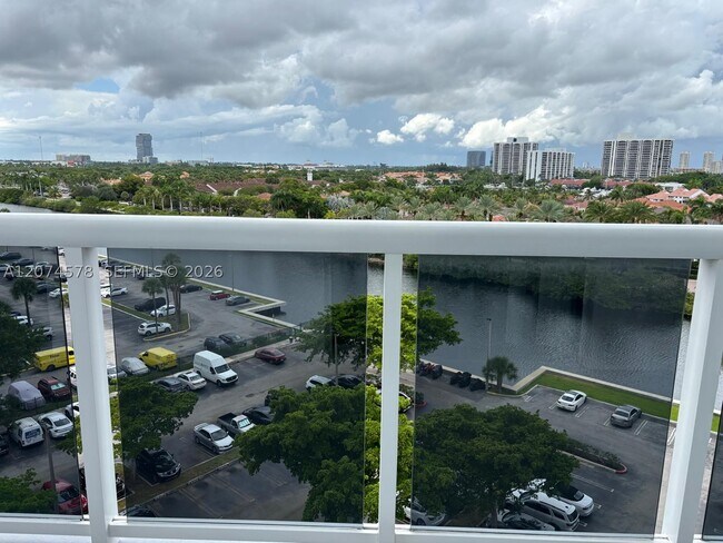 Foto del edificio - 20505 E Country Club Dr