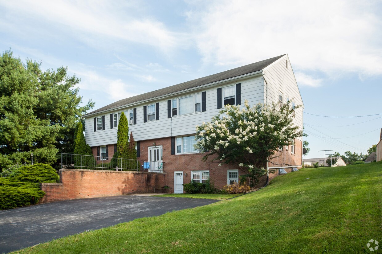 Primary Photo - 30 S Colonial Dr