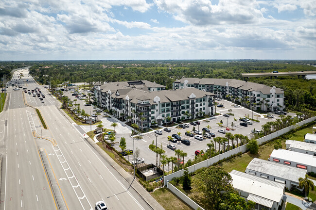 Contexto - Indigo Stuart Apartments