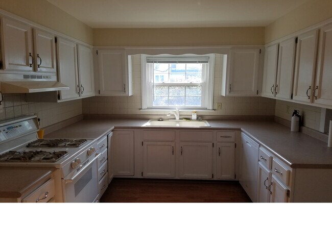Building Photo - 207 W Vermont Ave