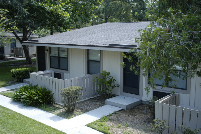 Building Photo - Hidden Pines Apartments