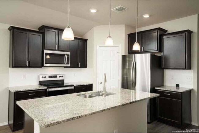 Foto del edificio - 2402 Corradino St