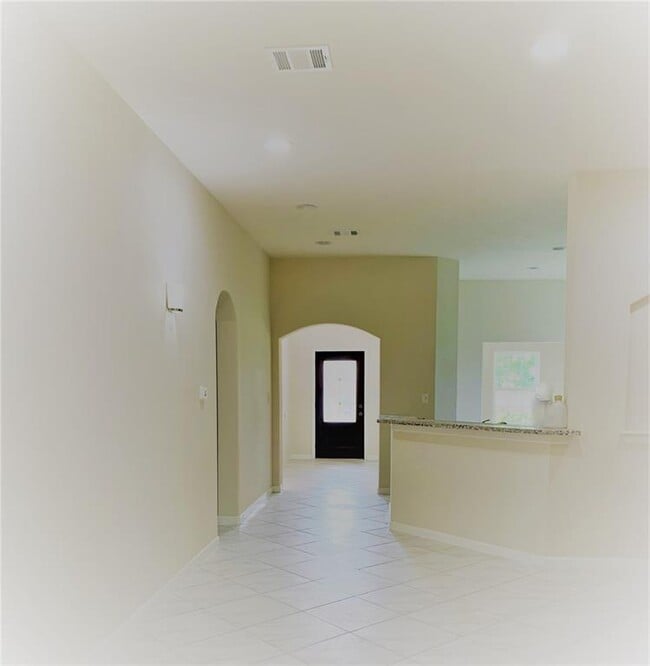 Building Photo - 8807 Shady Green Meadows
