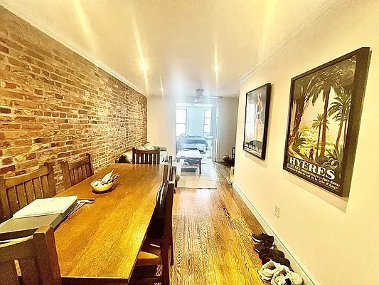 Foto principal - 334 E 6th St