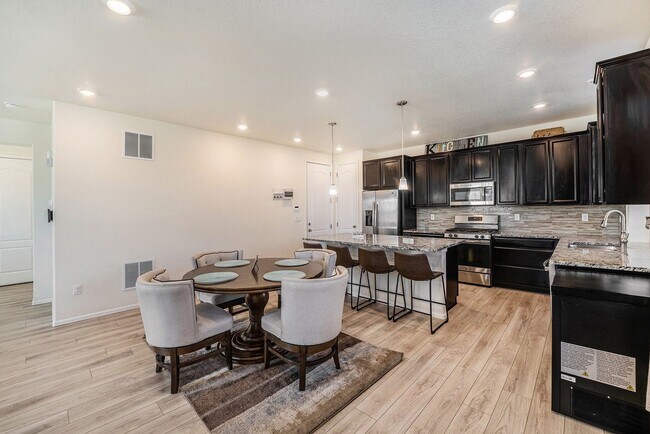 Foto del edificio - Almost New Home in Sterling Ranch