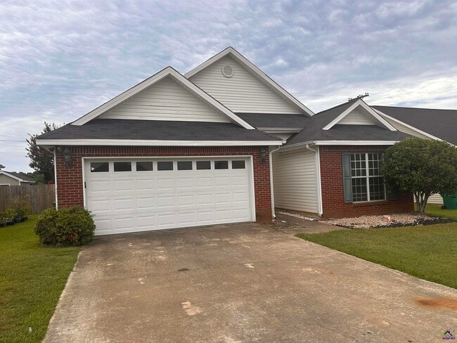 Building Photo - 123 Larkspur Ln