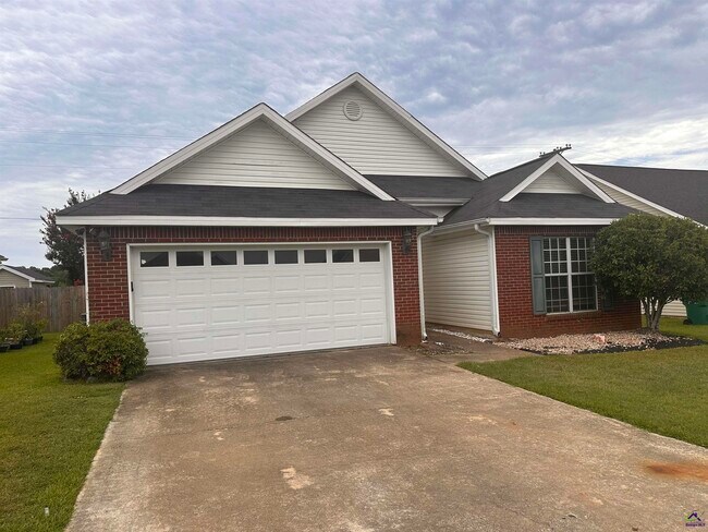 Foto del edificio - 123 Larkspur Ln