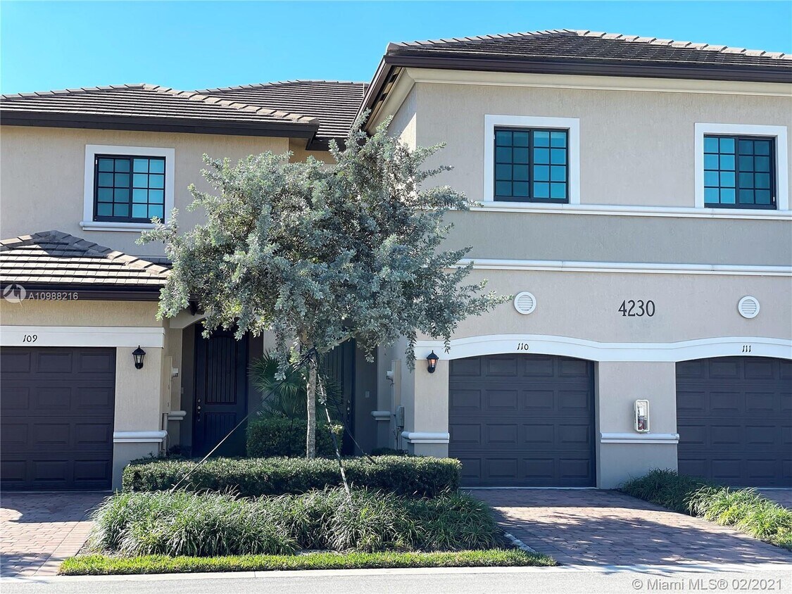 4230 N Dixie Hwy, Oakland Park, FL 33334 Townhome Rentals in Oakland