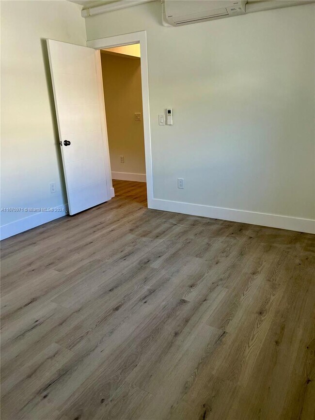 Foto del edificio - 2542 SW 8th St