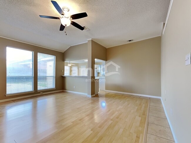Building Photo - 2017 Lake Pointe Dr