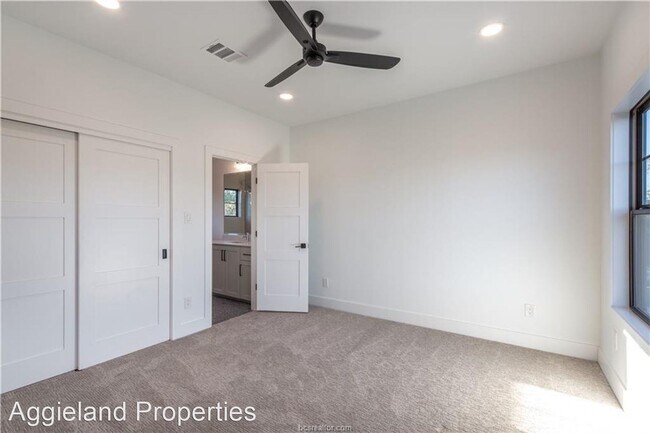 Building Photo - 2 br, 2 bath House - 806 Thomas - Garage A...