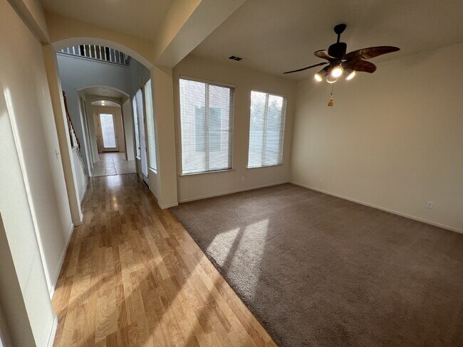 Foto del edificio - North Merced: 5 bedroom 3 bathroom 2 story...